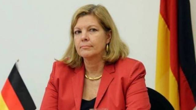 Almanya Vizelerin Kaldırılması için Angaje Oluyor