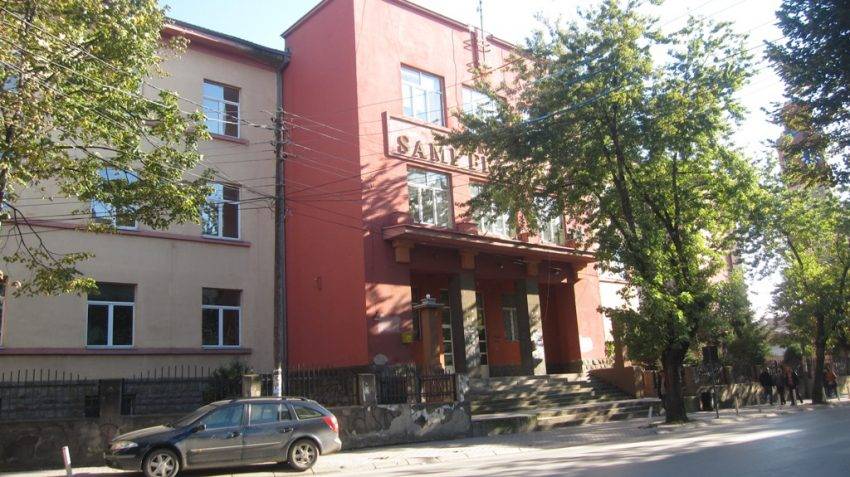 Priştine “Sami Frasheri” Lisesinde Uzaktan Eğitim Devam Ediyor