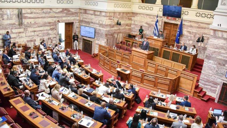AB Üyelik Sürecinde İlerlemekle Bölgesel Sorunlar Düzeliyor