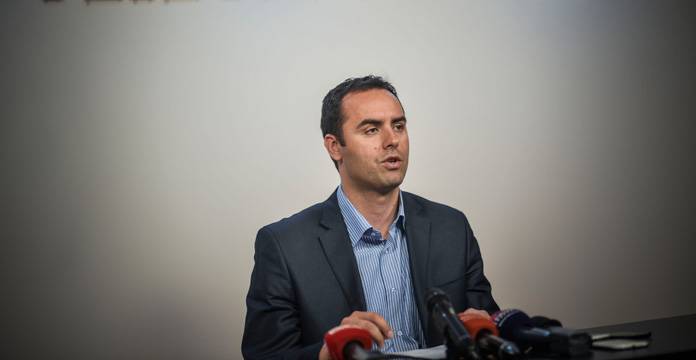 Astrit Dehari Oturumu Milletvekillerine Baskılar Nedeniyle Düzenlenemiyor