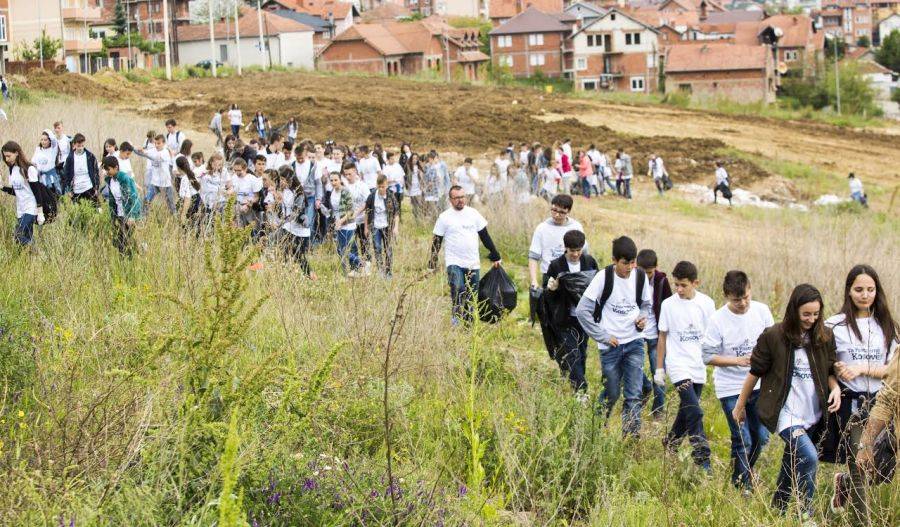 51 Bin Gönüllü Kosova'yı Temizliyor