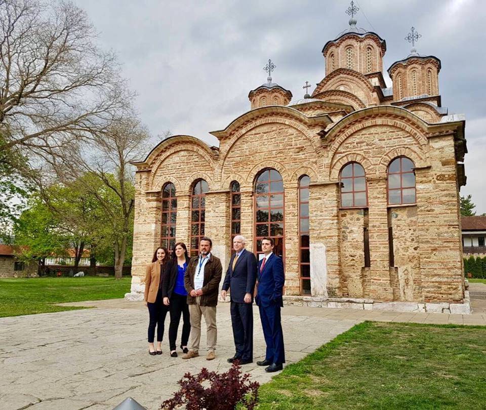 Senatör McCain, Graçanica Manastırını Ziyaret Etti