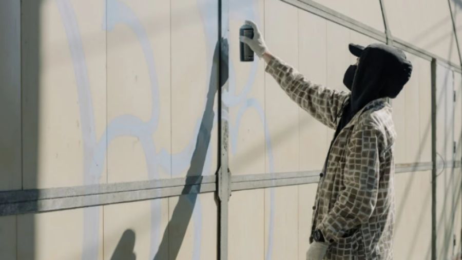 Leposaviç’te Duvarlarda Grafit Yazarken Suçüstü Yakalandılar