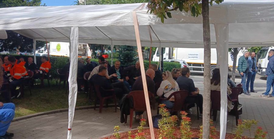 "Pastrimi" Çalışanları Grevin İkinci Gününde Taleplerini Yineledi