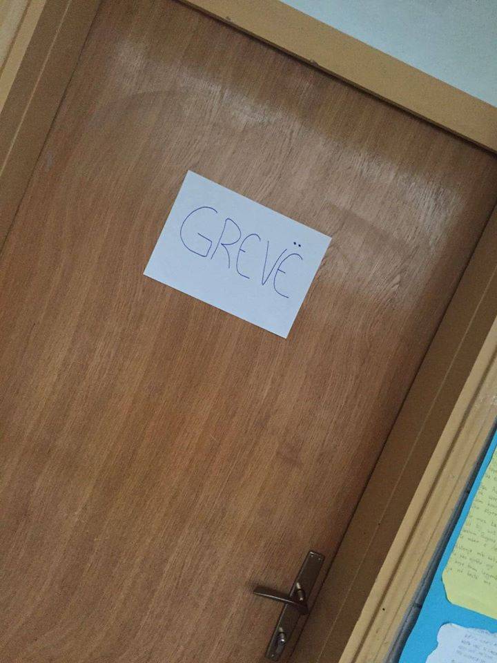 Mitroviçalı Türk Öğretmenler Grev Yapıyor