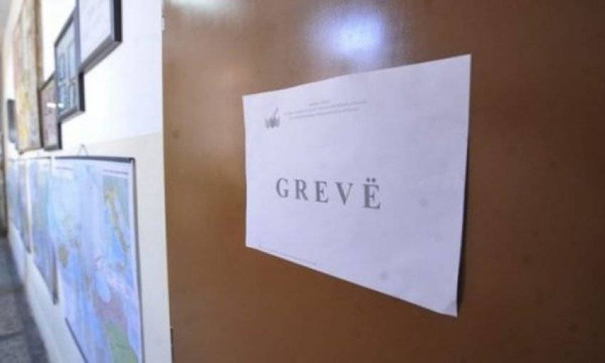 Veliler Konseyi’nden Grevcilere Tehdit: Dersler Başlamazsa, Öğrencileri Özel Okullara Göndereceğiz