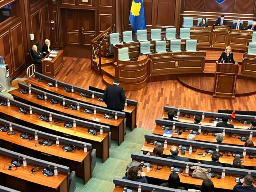 Partisinin Kararına Rağmen, PDK’lİ Përparim Gruda Oturumda