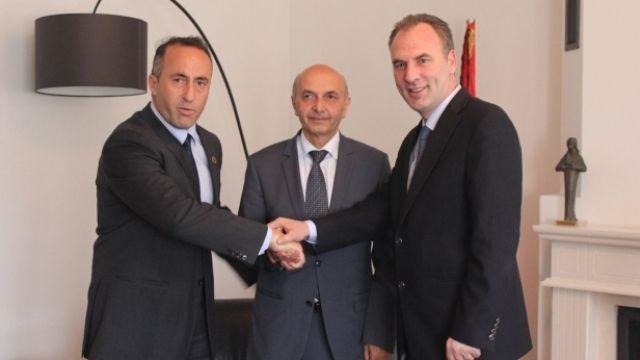LDK,  AAK ve NISMA Parlamento Grubu'nu Isa Mustafa Temsil Edecek