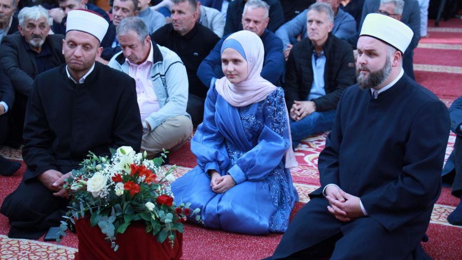 Ključ'ta ilk hafız duası: "Hafız Amina Dizdarević hepimiz için bir motivasyon ve rol modeldir