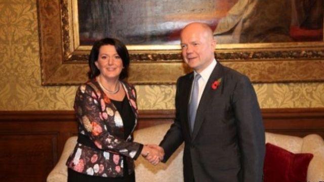 Hague Jahjaga'yı Tebrik Etti