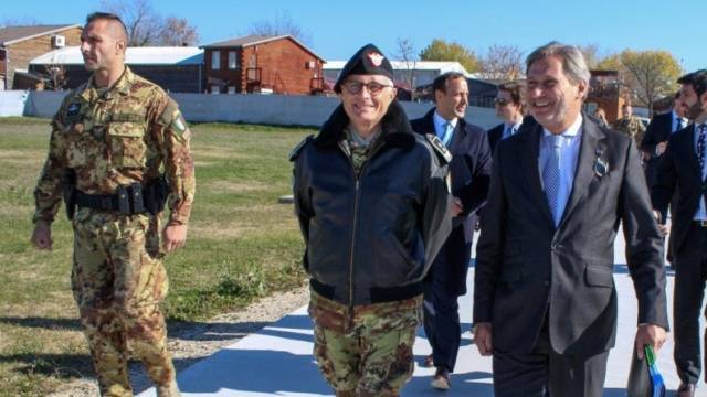 Hahn, KFOR Karargahını Ziyaret Etti
