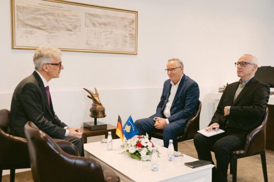 Kosova'nın Önünde Tek Bir Yön Var: Avro-Atlantik Yolu