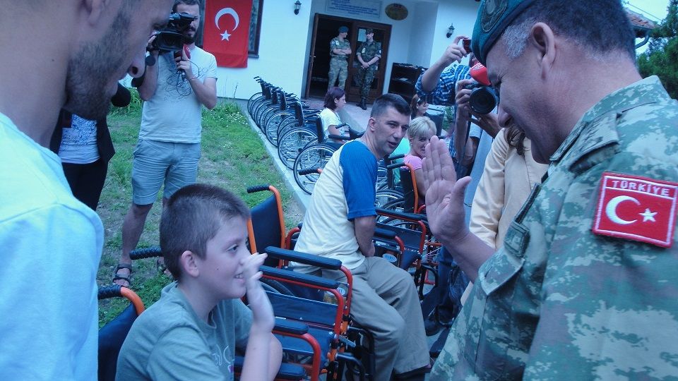 Türk Askerinden Handikos'a 15 bin Avro'luk Araç Desteği