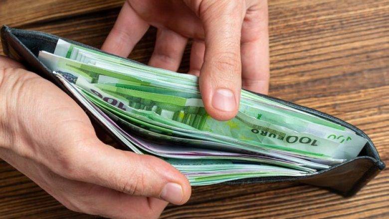 Vatandaş Bulduğu 4.000 Euro’yu Polise Teslim Etti