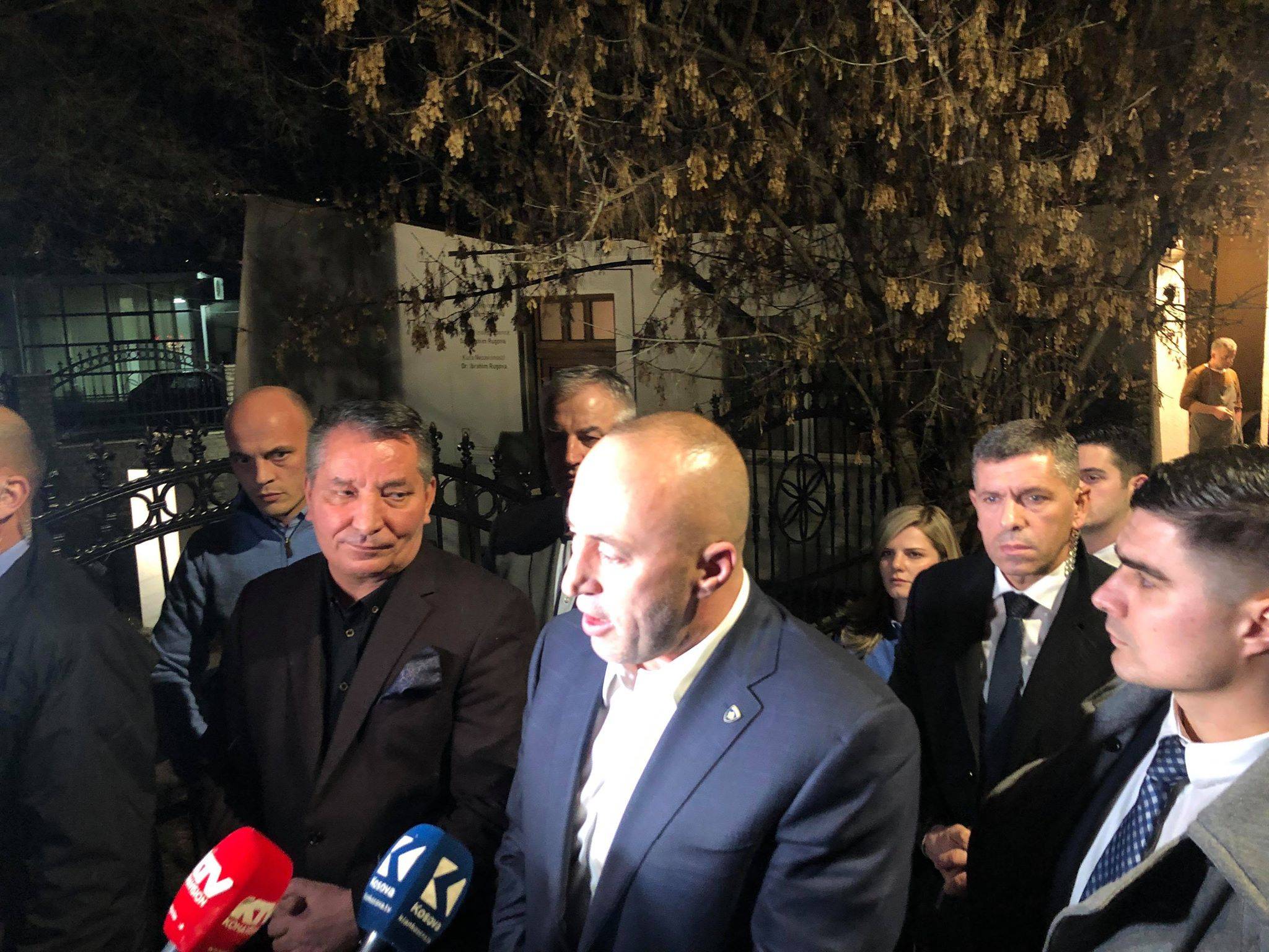 Vergi Kaldırılmıyor, Sırbistan ve Rusya’ya Boyun Eğmeyiz