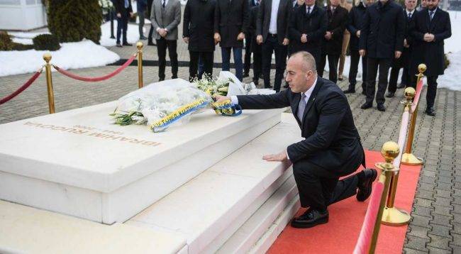 Rugova, Barışçıl Bir Devlet Doktrinini Kurdu