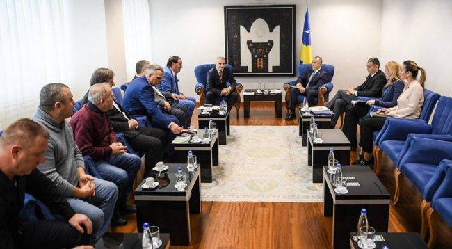 Haradinaj, Petrol Derneği Temsilcileriyle Görüştü