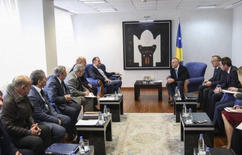 Haradinaj, Un Üreticilerini Destekliyor