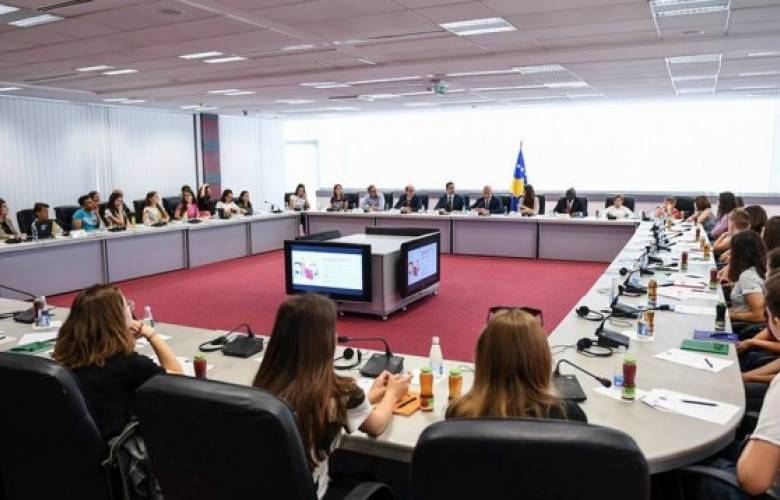 Haradinaj, Çocuklara Günlerini Kutladı