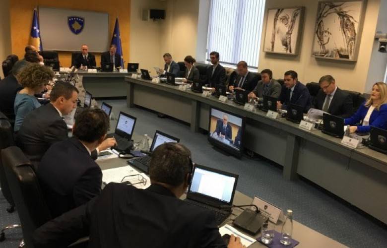 Haradinaj, Hükümette Bazı Görevlilerin Maaşlarını Artırdı
