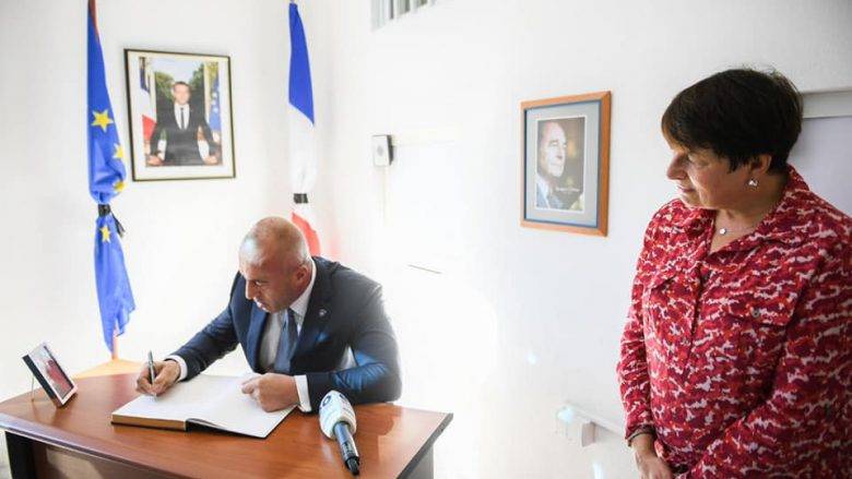 Başbakan Haradinaj Taziye Defterini İmzaladı