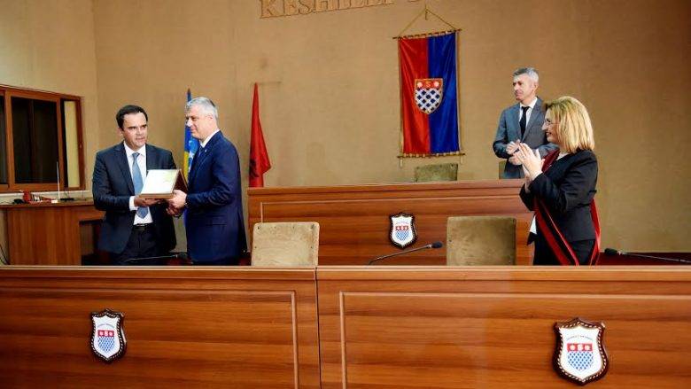 Cumhurbaşkanı Thaçi'ye İşkodra'dan Fahri Hemşehrilik Beratı