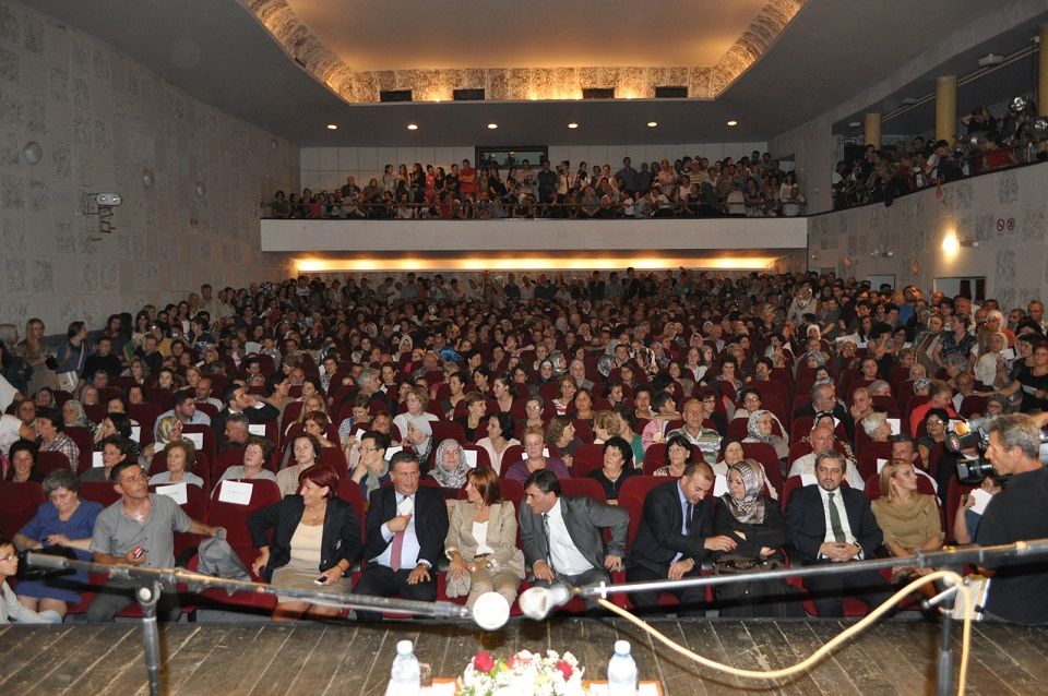 Hatipoğlu'nu Dinlemek İsteyenlere Kültürevi Dar Geldi