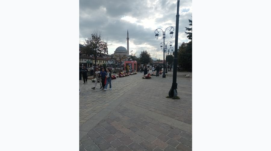 Az Bulutlu ve Güneşli