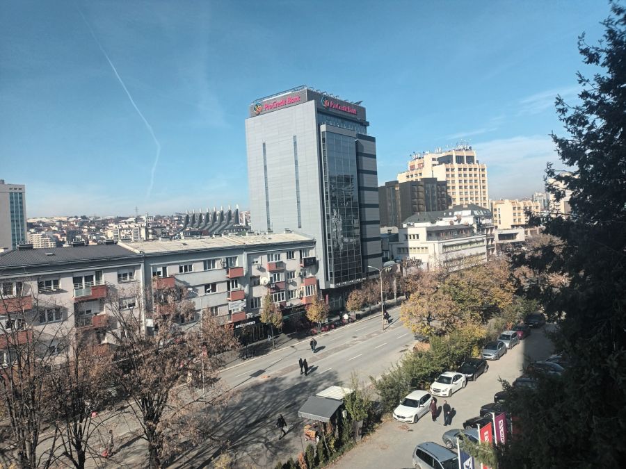 Az Bulutlu ve Güneşli