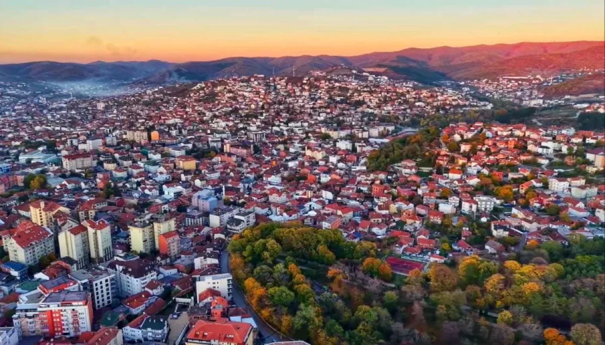 Az Bulutlu ve Güneşli