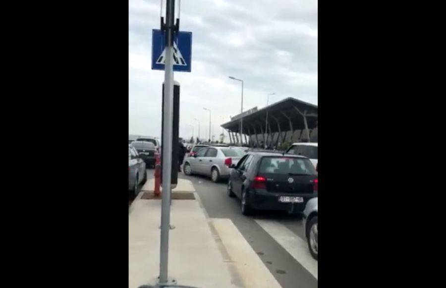Priştine Havaalanı'nda Ödeme Noktalarının Değiştirilmesi Karmaşaya Neden Oldu