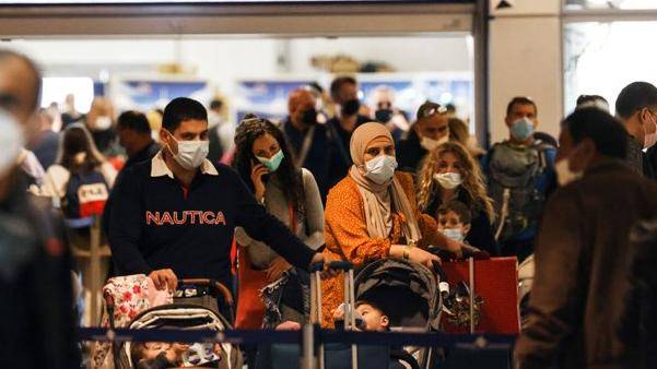 Omicron varyantında son durum: En az 18 ülkede tespit edildi, 70’ten fazla ülke sınırlarını kapadı