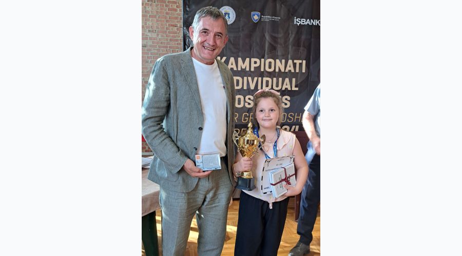 U-8 Kosova Bireysel Satranç Şampiyonu Hena Simitçi