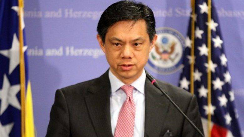 Hoyt Yee Bugün Priştine'de