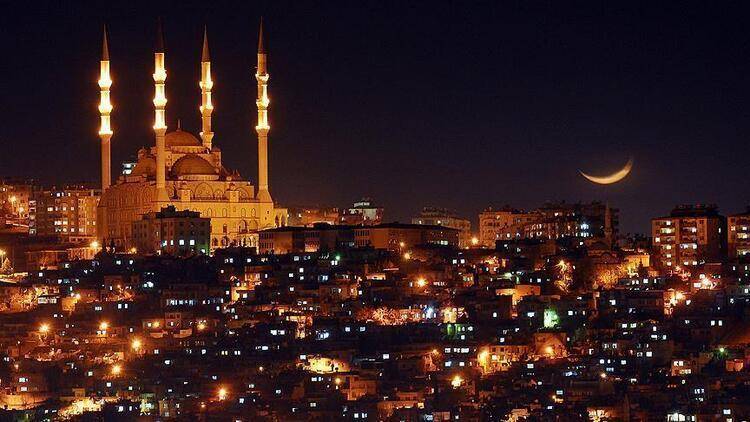 Bugün İslam Aleminde Hicrî Yılbaşı Kaydediliyor