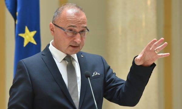 Sırbistan Kosova’yı Tanımalı, Çünkü AB Yolu Hırvatistan’dan da Geçer