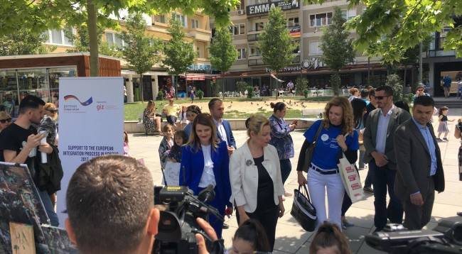 Hoxha ve Apostolova’dan Vize Konusunda Farklı Yorumlar