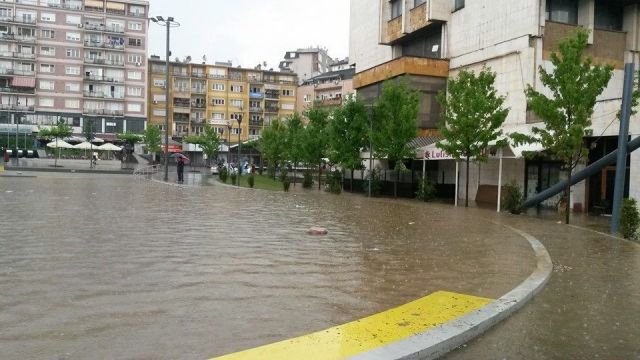 Priştine Merkezi Havuza Dönüştü