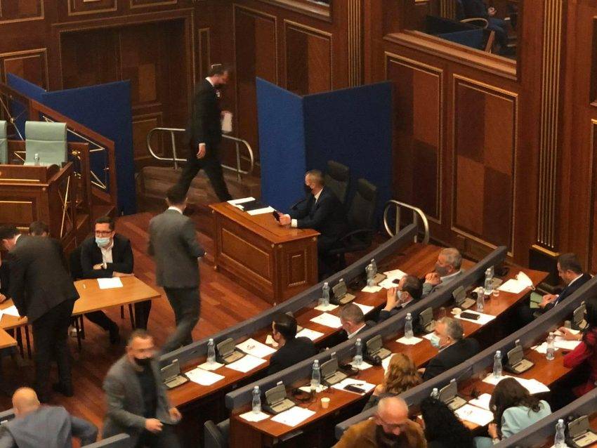Hoti ve Veliu İkinci Turda da Oyunu Kullanmadılar