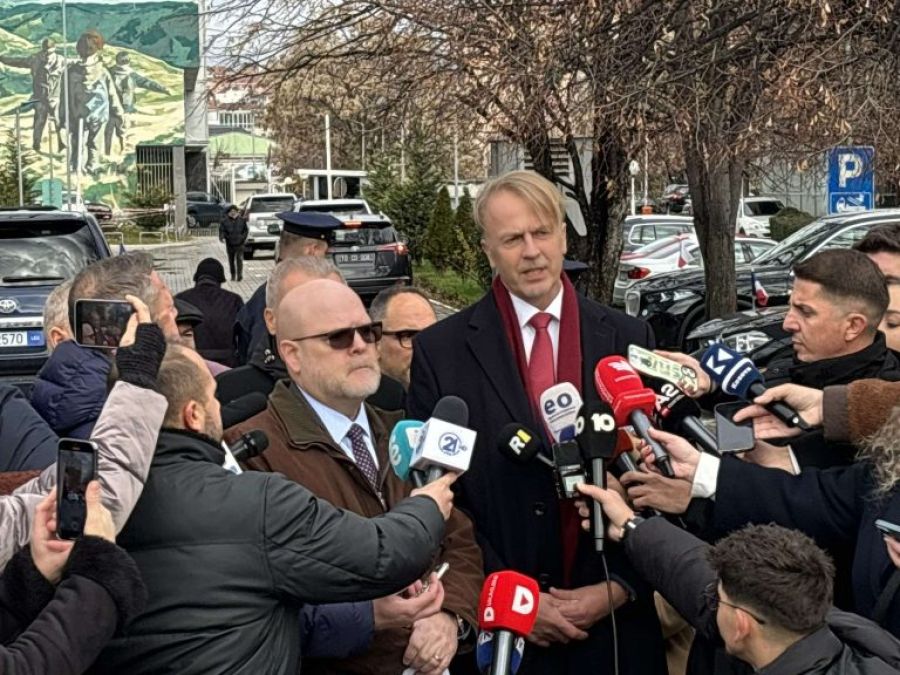 Hovenier, İbre Lepenci’ye Saldırıyı ”Kabul Edilemez” Olarak Nitelendirdi