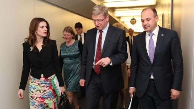 Hoxhaj ve Çitaku, Füle ile Avrupa Ajandasını Görüştüler