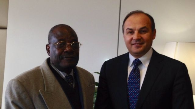 Hoxhaj Kamerun'dan Tanınmayı Talep Etti