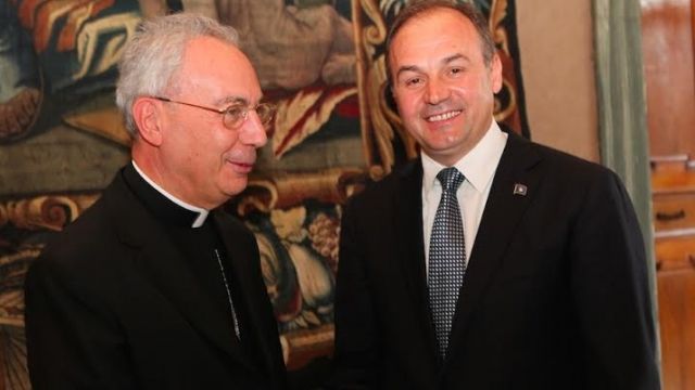 Hoxhaj,  Vatikan'dan Tanıma İstedi