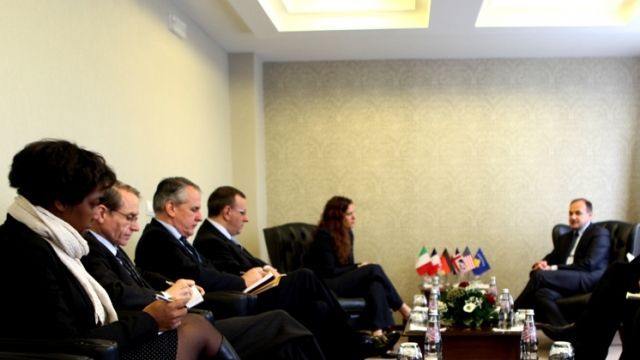 Hoxhaj, Quint Ülkeleri Büyükelçilerini Kabul Etti