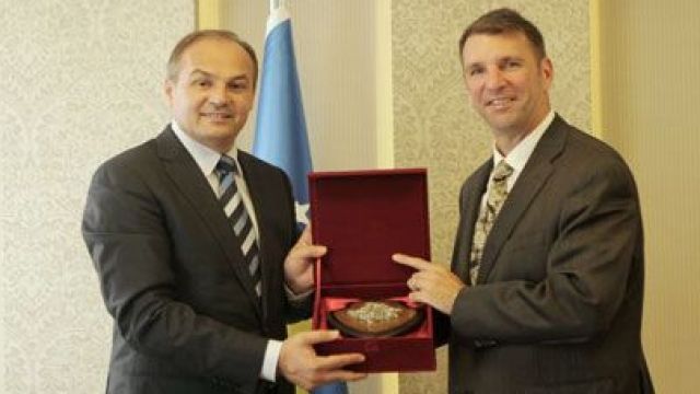 Hoxhaj ABD Askeri Ateşesi Scott'u Kabul Etti
