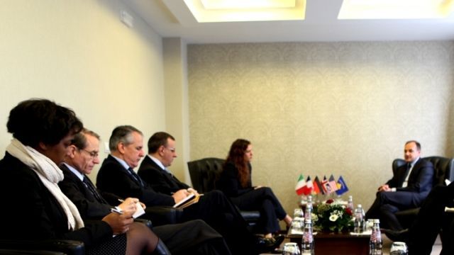 Hoxhaj, Quint Ülkeleri Büyükelçileriyle Görüştü
