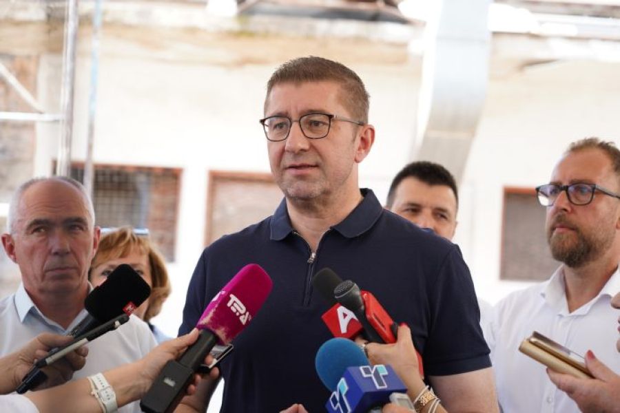 Mickoski, Milliyetçi ve Arnavut Karşıtı Sloganları Kınadı