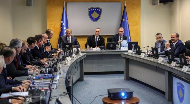 Hükümet, Bakan Yardımcılarının İşinden Memnun