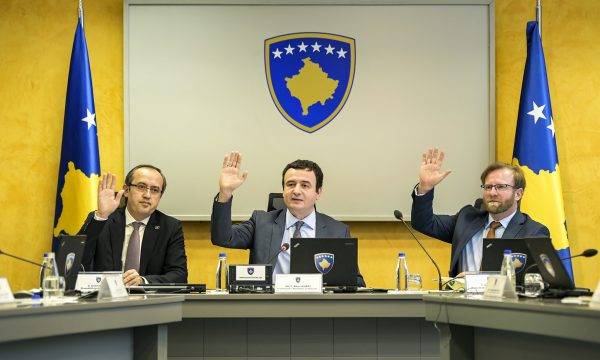 Kurti Hükümeti 18 Gün İçin 26 Yetkiliyi Görevden Aldı