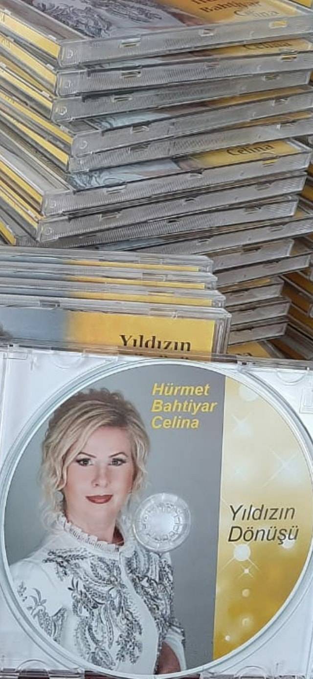Hürmet Celina CD Çalışmasıyla Severlerini Sevindirdi
